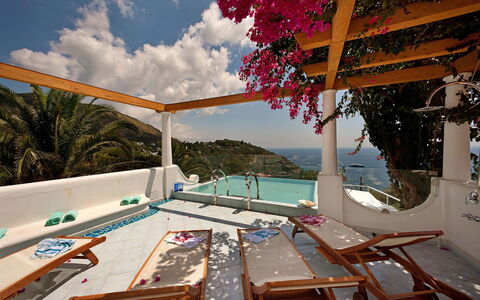 Villa delle Sirene: Ricorrere, Piscina, Eco Hotel, Hotel, Sedia, Villa, Pianta Della Casa, Hacienda, Balcone, Struttura Esterna