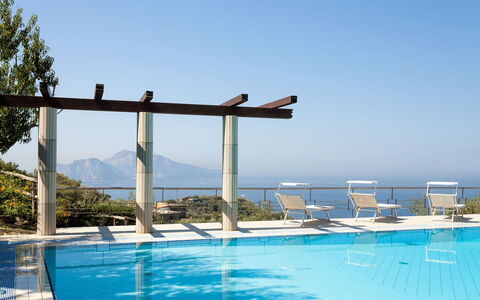 Villa Felicia: Piscina, Ricorrere, Mobili Da Esterno, Eco Hotel, Shade, Tempo Libero, Lettino, Sedia, Resort Citta ', Ombrello