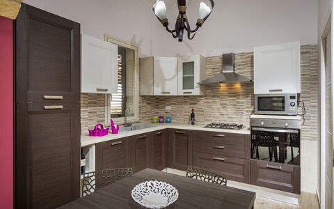 Villa Gea: Cucina, Mobilia, Controsoffitto, Cabinetry, Elettrodomestico Da Cucina, Apparecchio Major, Interior Design, Legna, Credenza, Pavimentazione