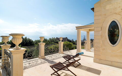 Villa Gemma: Colonna, Architettura, Modanatura, Estate, Colonna, Dimora, Shade, Balcone, Design, Portico
