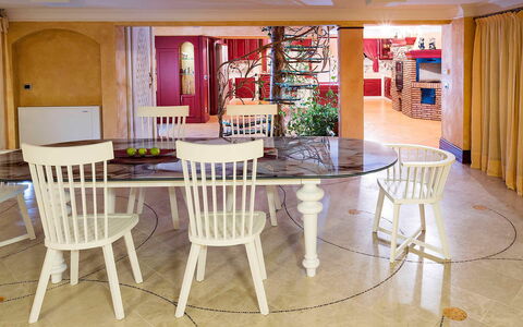 Villa Gemma: Mobilia, Interior Design, Pavimentazione, Legna, Sedia, Pavimento, Tavolo, Sala Da Pranzo, Cucina & Sala Da Pranzo Tavolo, Illuminazione