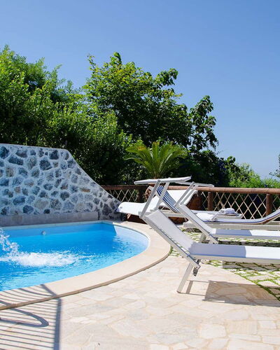 Villa Il Sogno di Praiano: Blu, Piscina, Mobili Da Esterno, Ricorrere, Ombrello, Eco Hotel, Tempo Libero, Shade, Sedia, Tropici