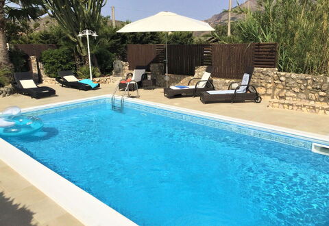 Villa Isabella: Piscina, Ricorrere, Mobili Da Esterno, Mobilia, Tempo Libero, Materiale Composito, Ombrello, Lettino, Eco Hotel, Sedia