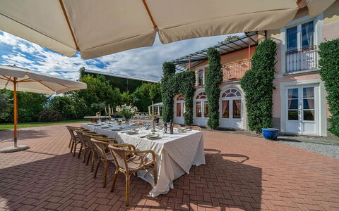 Villa Meridiana: Arbusto, Estate, Giardino, Cortile, Prato, Dimora, Hacienda, Landscaping, Cortile, Villa