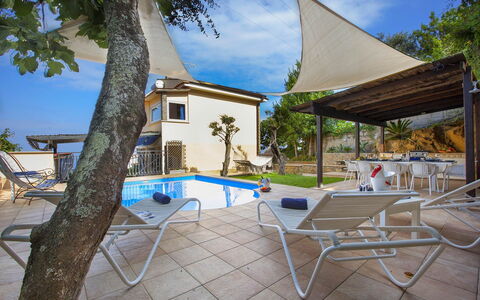 Villa Mouna: Piscina, Shade, Ricorrere, Sedia, Mobili Da Esterno, Tempo Libero, Estate, Ombrello, Eco Hotel, Hacienda