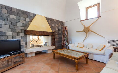 Villa Polluce: Pavimentazione, Pavimento, Interior Design, Mobilia, Soffitto, Camera, Piastrella, Soggiorno, Materiali Naturali, Muro ​​Di Pietra