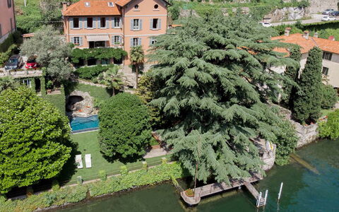 Villa Traversi: Zona Residenziale, Casa, Casa, Arbusto, Insediamento Umano, Giardino, Estate, Appartamento, Hacienda