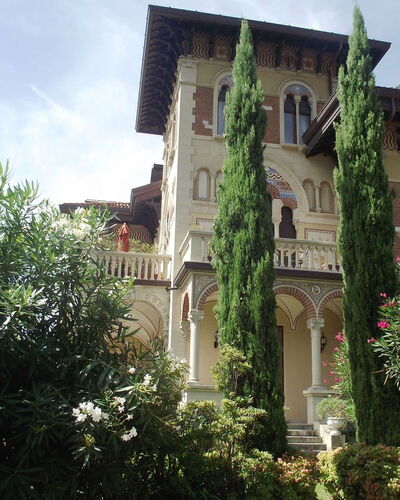 Zarina: Casa, Hacienda, Estate, Dimora, Giardino, Villa, Cortile, Colonna, Casa Storica