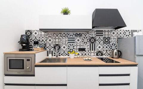 Apartment Vittoria: Cucina, Controsoffitto, Interior Design, Elettrodomestico Da Cucina, Pavimentazione, Cabinetry, Mobilia, Pavimento, Camera, Cucina Stufa