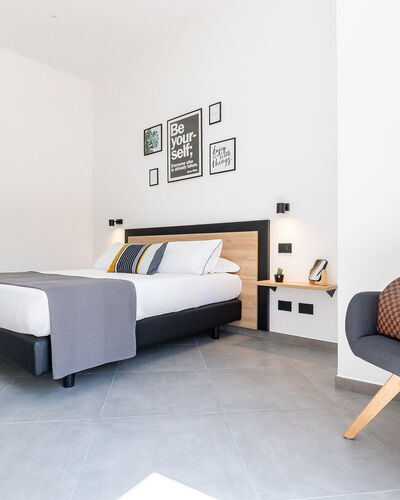 Apartment Vittoria: Interior Design, Mobilia, Appartamento, Camera, Sedia, Design, Hotel, Cornice, Latifoglie, Soggiorno