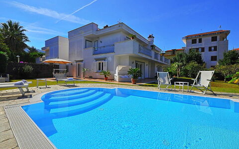 Villa Orlando: Blu, Piscina, Ricorrere, Estate, Eco Hotel, Hotel, Landscaping, Villa, Hacienda