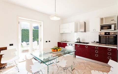 Villa Orlando: Mobilia, Interior Design, Pavimentazione, Legna, Pavimento, Camera, Tavolo, Cucina, Soffitto, Illuminazione