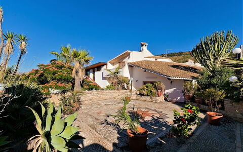 Villa Lo Capo: Casa, Hacienda, Landscaping, Giardino, Estate, Driveway, Villa, Eco Hotel