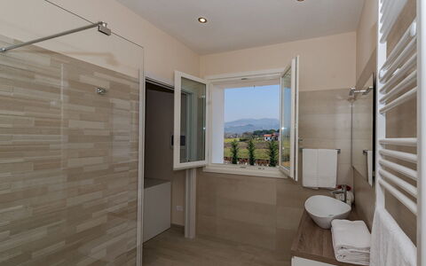 Villa Monsummano: Pavimentazione, Pavimento, Interior Design, Idraulico Fixture, Soffitto, Illuminazione, Casa, Camera, Idraulico, Bagno