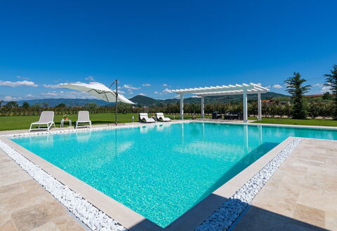 Villa Monsummano: Blu, Piscina, Acqua, Ricorrere, Materiale Composito, Eco Hotel, Tempo Libero, Mobili Da Esterno, Shade, Landscaping