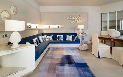 Mulberry House: Mobilia, Interior Design, Pavimentazione, Divano, Pavimento, Soggiorno, Camera, Appartamento, Tessile, Soffitto