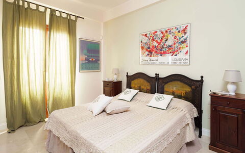 Cala Diletta: Mobilia, Letto, Interior Design, Camera Da Letto, Bedding, Pavimento, Lenzuolo, Pavimentazione, Parete, Camera