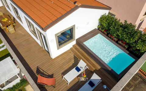 The Ivy Penthouse: Piscina, Casa, Materiale Composito, Ricorrere, Estate, Tempo Libero, Eco Hotel, Balcone, Villa, Hotel