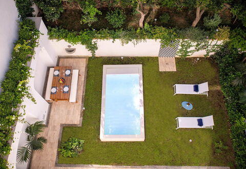 Jacaranda House: Piscina, Mobili Da Esterno, Ricorrere, Giardino, Tempo Libero, Giochi D'Acqua, Backyard, Cortile, Eco Hotel, Landscaping