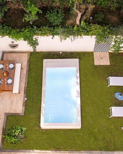 Jacaranda House: Piscina, Mobili Da Esterno, Ricorrere, Giardino, Tempo Libero, Giochi D'Acqua, Backyard, Cortile, Eco Hotel, Landscaping