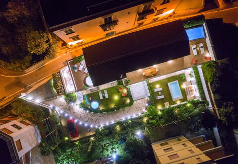 Suite Agave: Notte, Giardino, Piscina, Paesaggio Di Illuminazione, Landscaping, Ricorrere, Backyard, Cortile, Cortile, Visione Globale