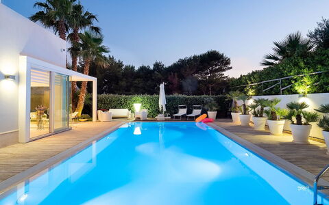 Villa Rossini: Piscina, Ricorrere, Eco Hotel, Hotel, Mobili Da Esterno, Pianta Della Casa, Villa, Vaso Di Fiori, Lettino