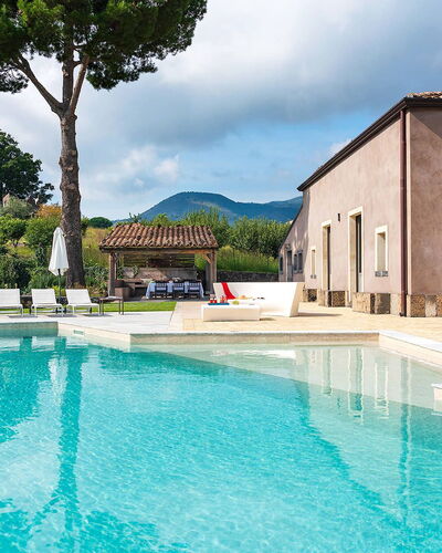 Villa Magical Tower: Piscina, Estate, Ricorrere, Terme, Giochi D'Acqua, Hacienda, Landscaping, Villa, Cortile, Reflecting Pool