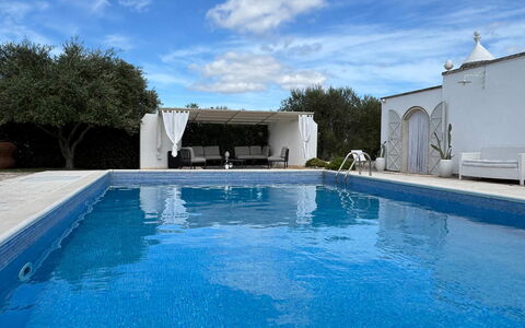 Trulli Maria: Blu, Piscina, Materiale Composito, Ricorrere, Tempo Libero, Shade, Hotel, Giochi D'Acqua, Cortile, Villa