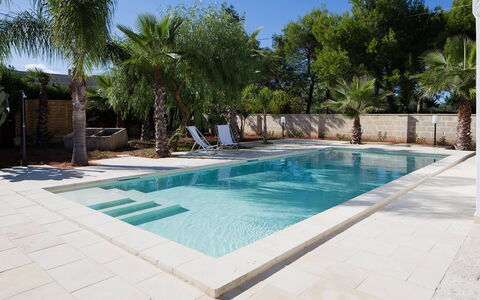 Villa Salentina: Piscina, Ricorrere, Materiale Composito, Shade, Mobili Da Esterno, Giochi D'Acqua, Piastrella, Eco Hotel, Calcestruzzo, Tempo Libero