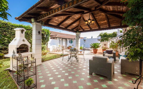 Villa Martina: Pavimentazione, Pavimento, Ricorrere, Mobilia, Vaso Di Fiori, Sedia, Colonna, Piscina, Flagstone, Giardino