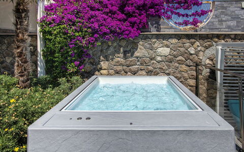 Villa Marina Grande: Idraulico Fixture, Vasca Da Bagno, Materiale Composito, Piscina, Giochi D'Acqua, Vasca Idromassaggio, Materiali Naturali, Piastrella, Design