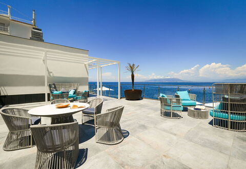 Villa Marina Grande: Blu, Mobili Da Esterno, Piscina, Ricorrere, Mobilia, Mare, Sedia, Oceano, Shade, Costa