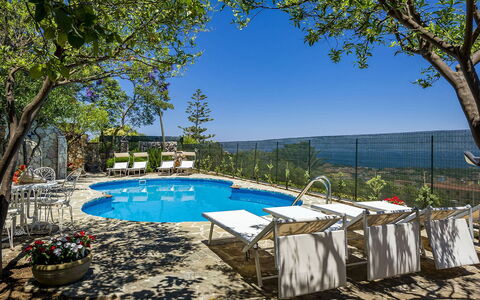 Villa Romy: Blu, Piscina, Mobili Da Esterno, Mobilia, Ricorrere, Sedia, Eco Hotel, Shade, Flagstone, Lettino