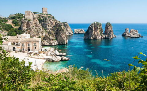 Villa Romy: Acqua, Corpo D'Acqua, Costa, Costiera E Morfologie Oceanic, Mare, Paesaggio Naturale, Roccia, Promontorio, Promontorio, Terreno