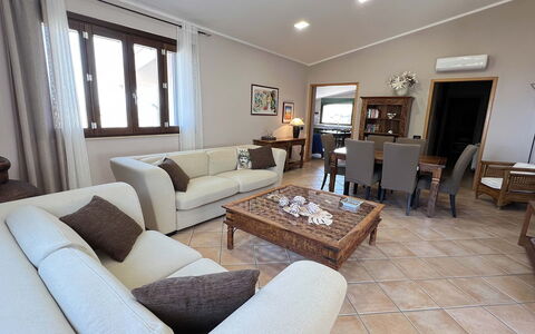 Villa Jamie: Mobilia, Interior Design, Divano, Pavimentazione, Pavimento, Tavolo, Camera, Soggiorno, Legna, Soffitto