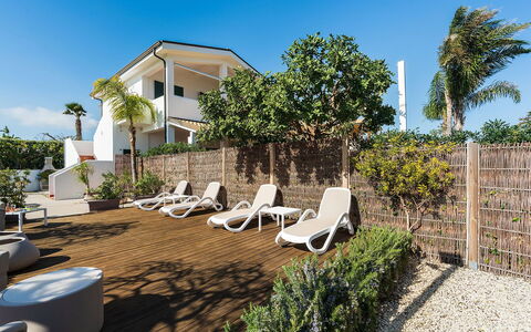 Ippocampo: Shade, Estate, Landscaping, Balcone, Eco Hotel, Hacienda, Villa, Ricorrere, Mobili Da Esterno