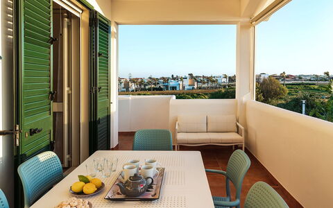 Ninfa: Mobilia, Appartamento, Sedia, Cucina & Sala Da Pranzo Tavolo, Shade, Balcone, Mobili Da Esterno, Design, Ricorrere, Eco Hotel