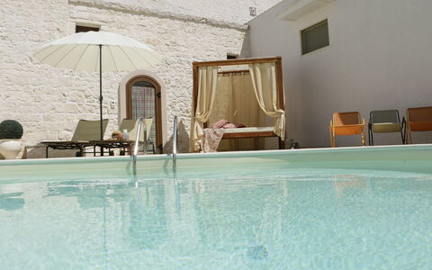 Masseria San Michele: Piscina, Mobilia, Materiale Composito, Mobili Da Esterno, Ricorrere, Ombrello, Sedia, Pianta Della Casa, Hotel, Lettino