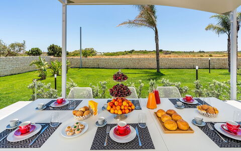 Il Palmeto: Mobilia, Lotto, Giardino, Mobili Da Esterno, Shade, Sedia, Ricorrere, Landscaping, Prato, Eco Hotel