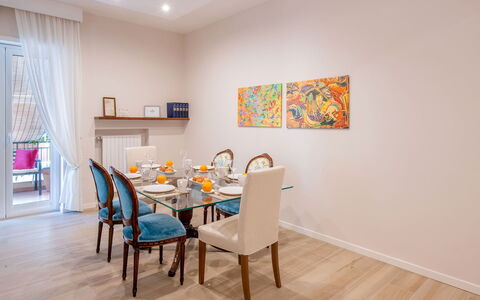 Apartment Bud: Mobilia, Interior Design, Pavimentazione, Legna, Pavimento, Tavolo, Camera, Sedia, Sala Da Pranzo, Cucina & Sala Da Pranzo Tavolo