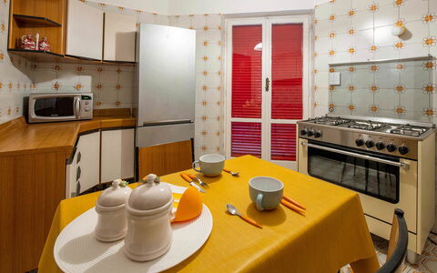 Apartment Amina: Interior Design, Pavimentazione, Legna, Pavimento, Cucina, Apparecchio Major, Camera, Elettrodomestico Da Cucina, Soffitto, Illuminazione
