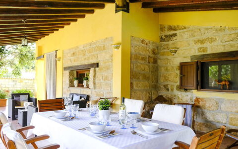 Villa Virna: Mobilia, Interior Design, Sedia, Tavolo, Cucina & Sala Da Pranzo Tavolo, Soffitto, Pavimentazione, Casa, Illuminazione, Sala Da Pranzo