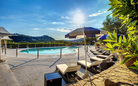 Villa la Brezza: Piscina, Ricorrere, Mobili Da Esterno, Terme, Sedia, Eco Hotel, Lettino, Hotel, Resort Citta ', Tavolo Esterno