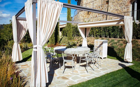 Villa Torre del Chianti: Mobilia, Mobili Da Esterno, Sedia, Tavolo, Shade, Giardino, Gazebo, Terrazza, Tavolo Esterno, Struttura Esterna