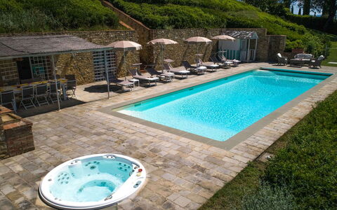 Villa Chianti: Piscina, Mobili Da Esterno, Ricorrere, Ombrello, Tempo Libero, Lettino, Eco Hotel, Giardino, Giochi D'Acqua, Flagstone