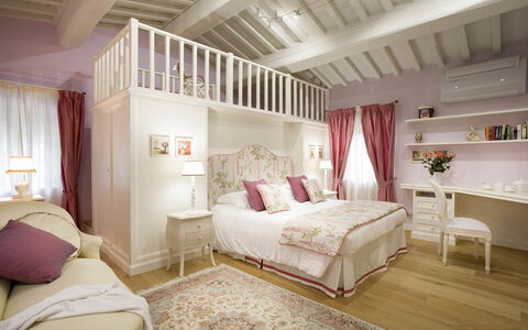 Villa Chianti: Mobilia, Letto, Interior Design, Bedding, Camera Da Letto, Lenzuolo, Camera, Biancheria, Pavimento, Legna