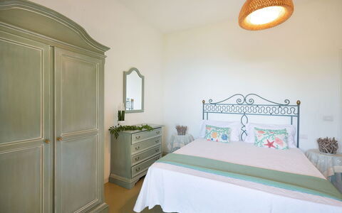 Villa Eva: Mobilia, Interior Design, Camera Da Letto, Letto, Camera, Pavimento, Pavimentazione, Illuminazione, Bedding, Biancheria