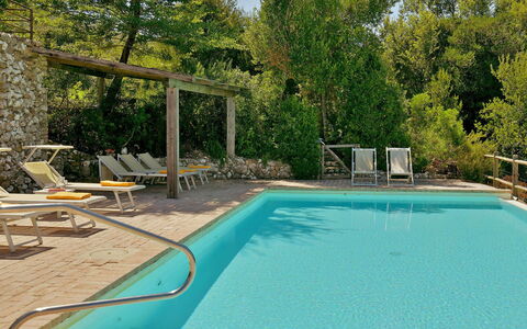 Villa Ghirlanda: Piscina, Mobili Da Esterno, Mobilia, Ricorrere, Materiale Composito, Eco Hotel, Shade, Sedia, Lettino, Terme