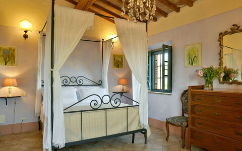 Villa Ghirlanda: Mobilia, Interior Design, Letto, Camera Da Letto, Pavimento, Pavimentazione, Soffitto, Illuminazione, Camera, Tavolo
