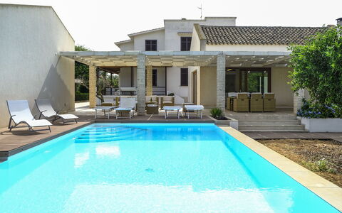 Villa Adriana: Piscina, Ricorrere, Zona Residenziale, Casa, Materiale Composito, Terme, Eco Hotel, Estate, Shade, Mobili Da Esterno